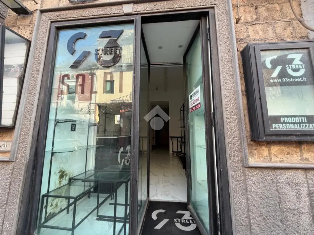 Negozio in Via Vincenzo Merolla 37, Marano Di Napoli, {3} - Foto 1