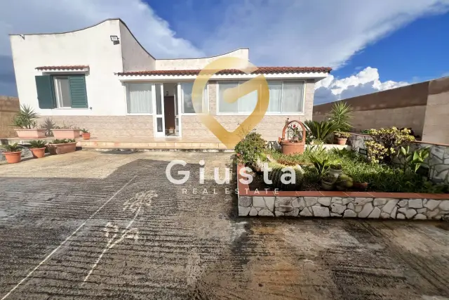 Villa in Via delle Sartine 8, Brindisi - Foto 1