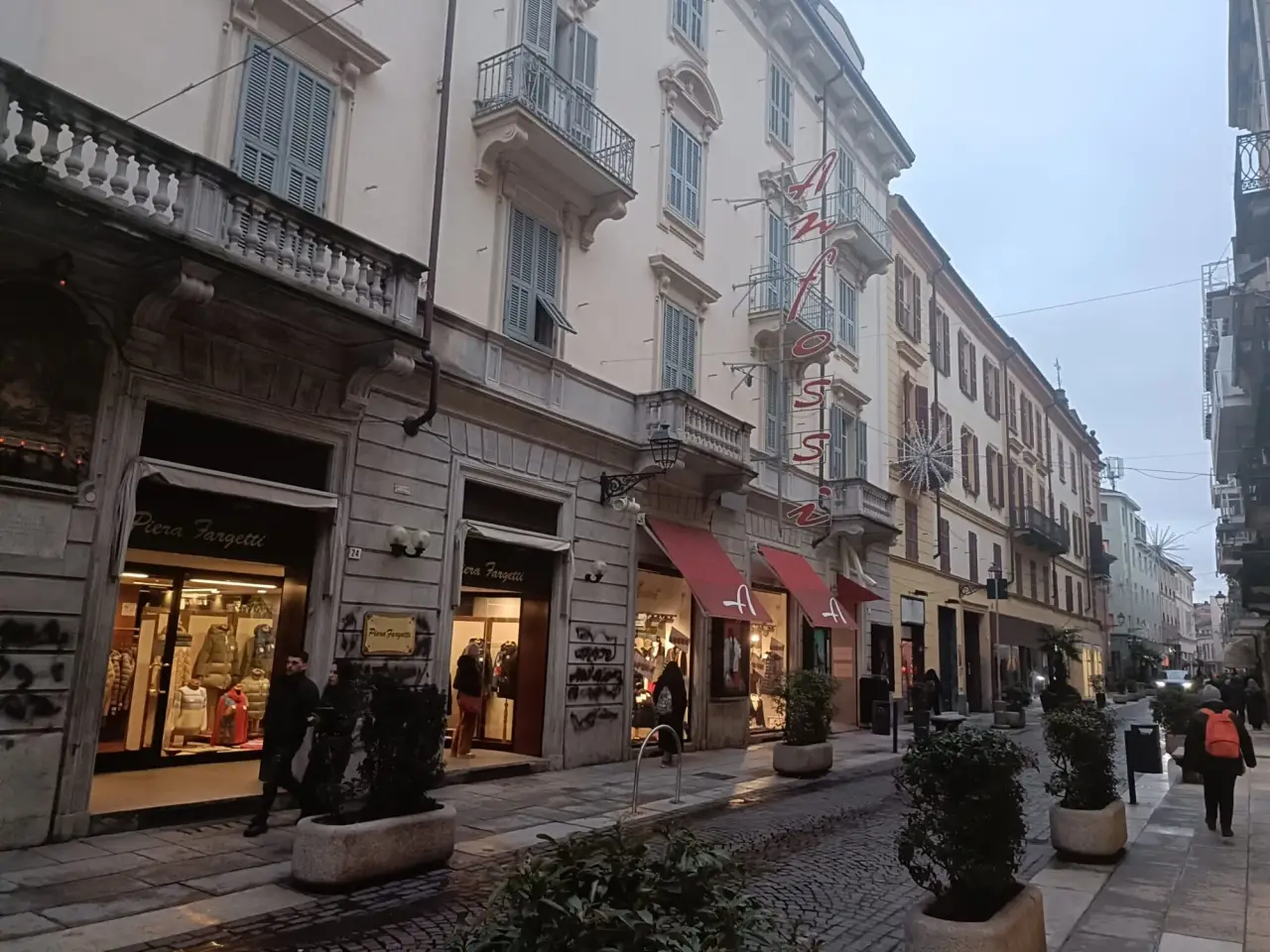 Negozio in Via dei Martiri 20, Alessandria, {3} - Foto 1