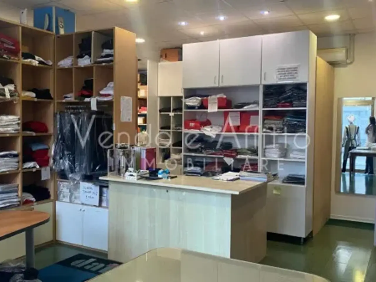Abbigliamento in , Termoli, {3} - Foto 2