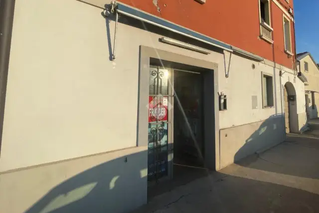 Negozio in Via della Volta 75, Brescia - Foto 1