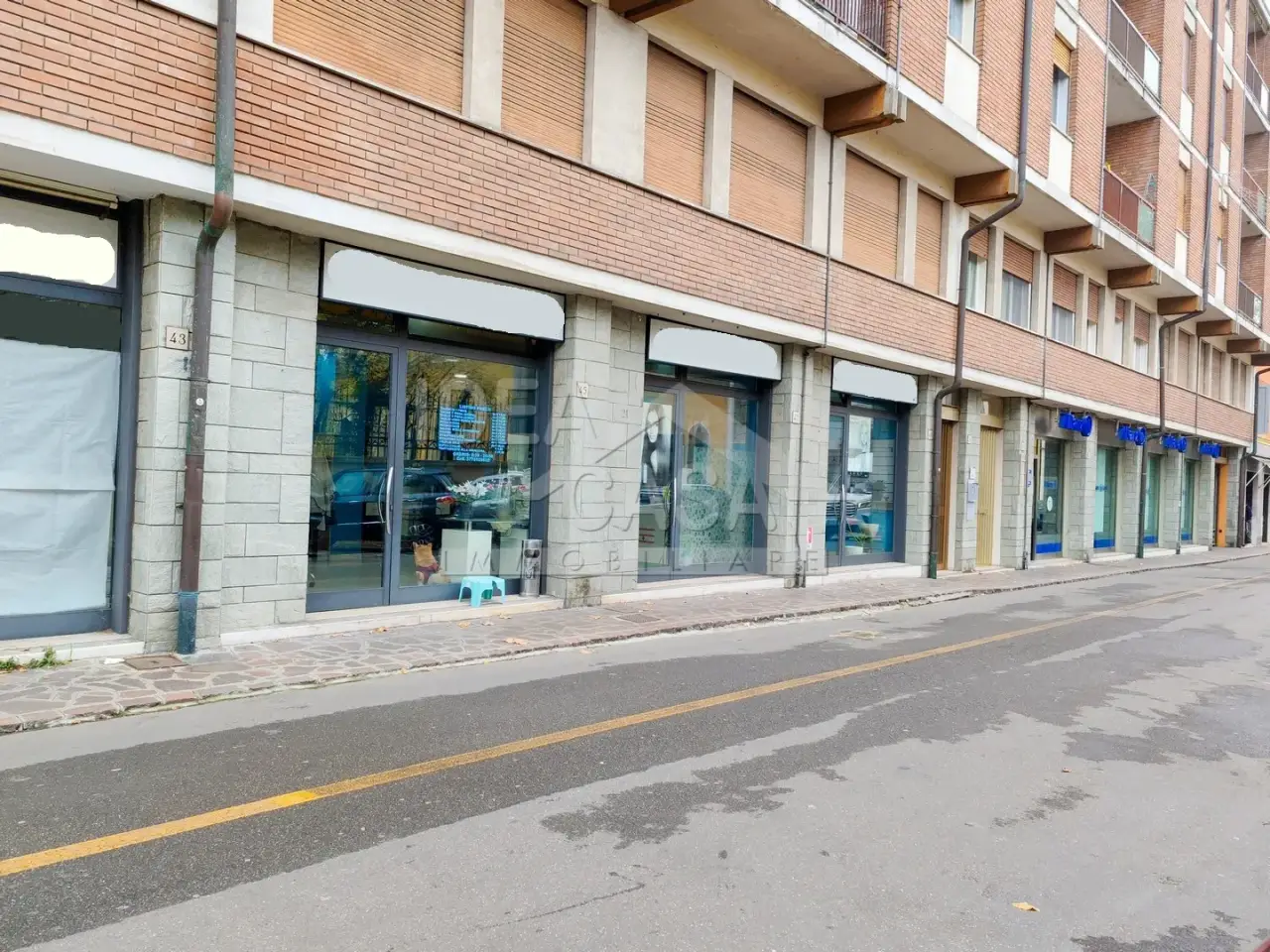 Locale commerciale in 45, Via Cesare Battisti, Mirandola, Unione Comuni Modenesi Area Nord, Modena, Emilia-Romagna, 41037, Italia, Mirandola, {3} - Foto 1