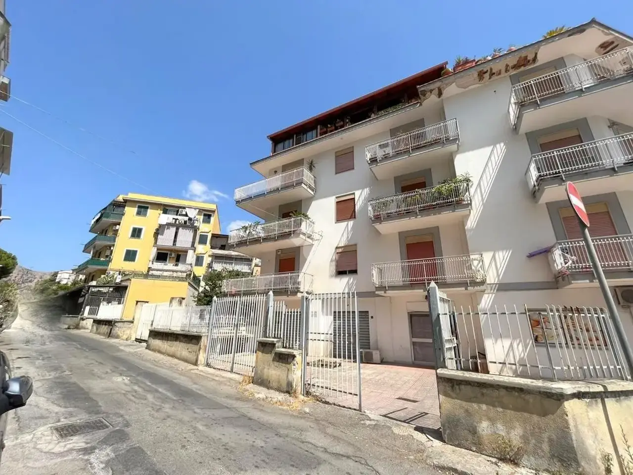 Negozio in Via Petrulla 12, Palermo, {3} - Foto 1