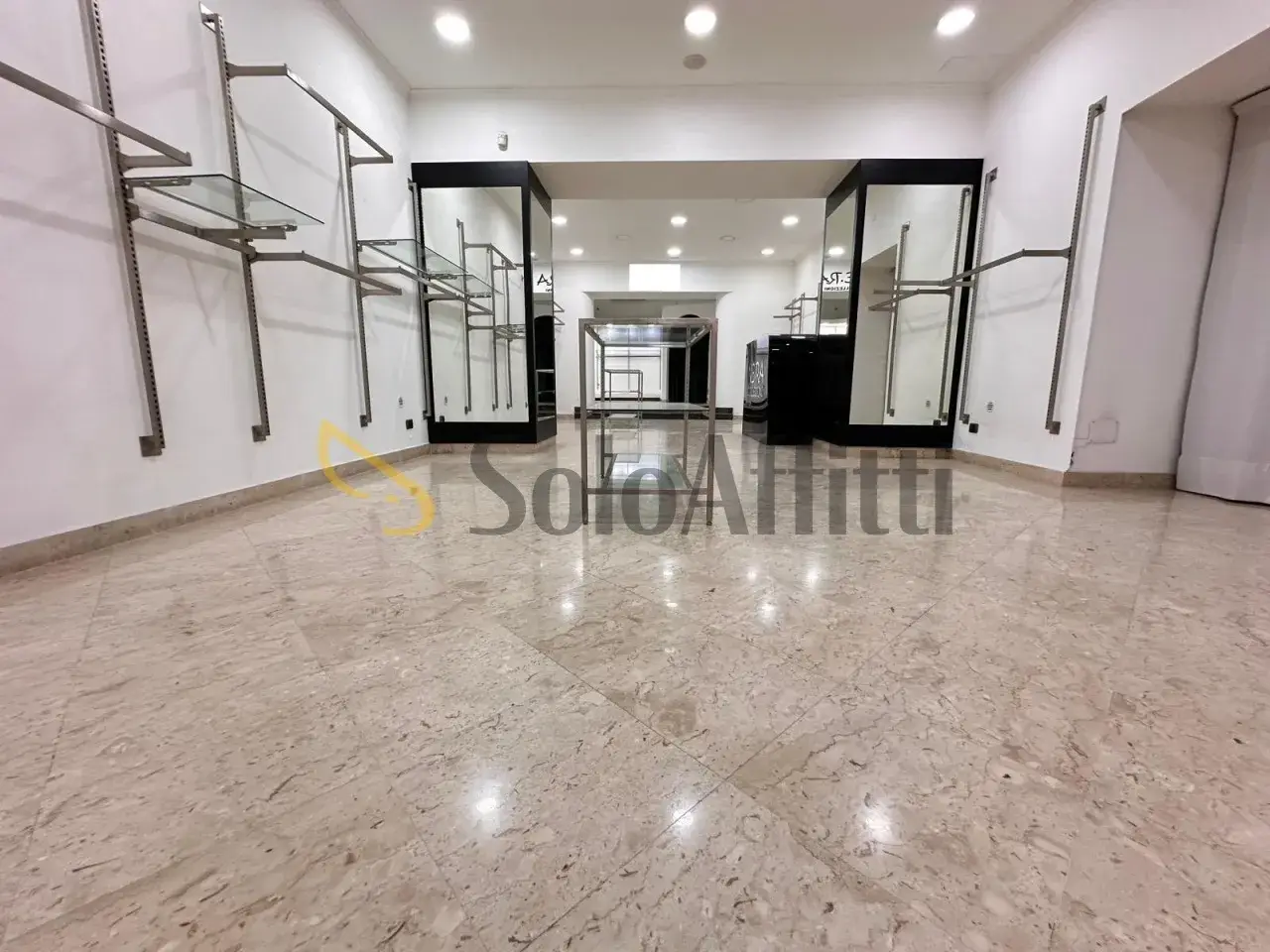 Negozio in Via Cristoforo Colombo 30, Caserta, {3} - Foto 2