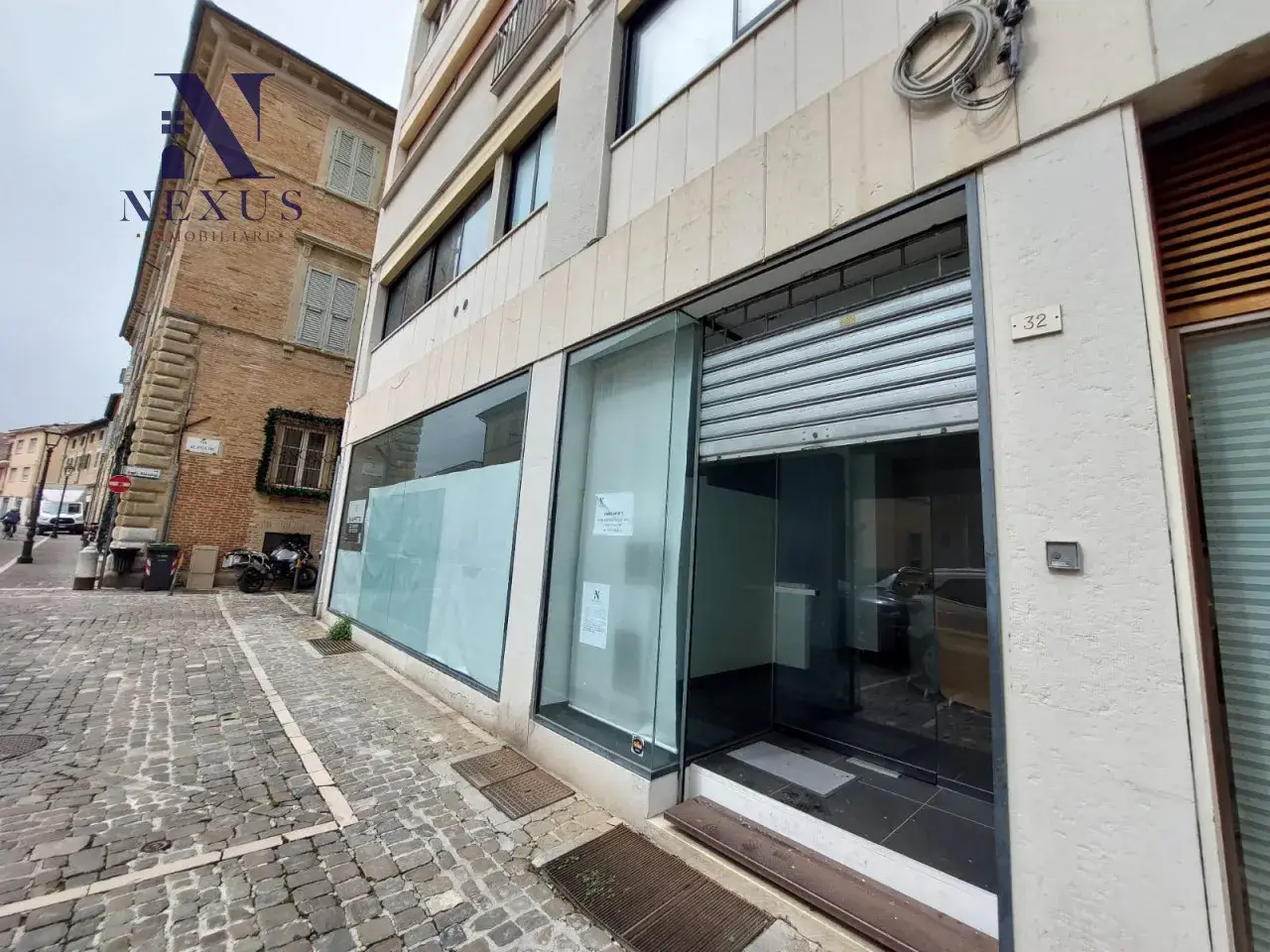 Negozio in Via U. De' Pili 32, Fano, {3} - Foto 1