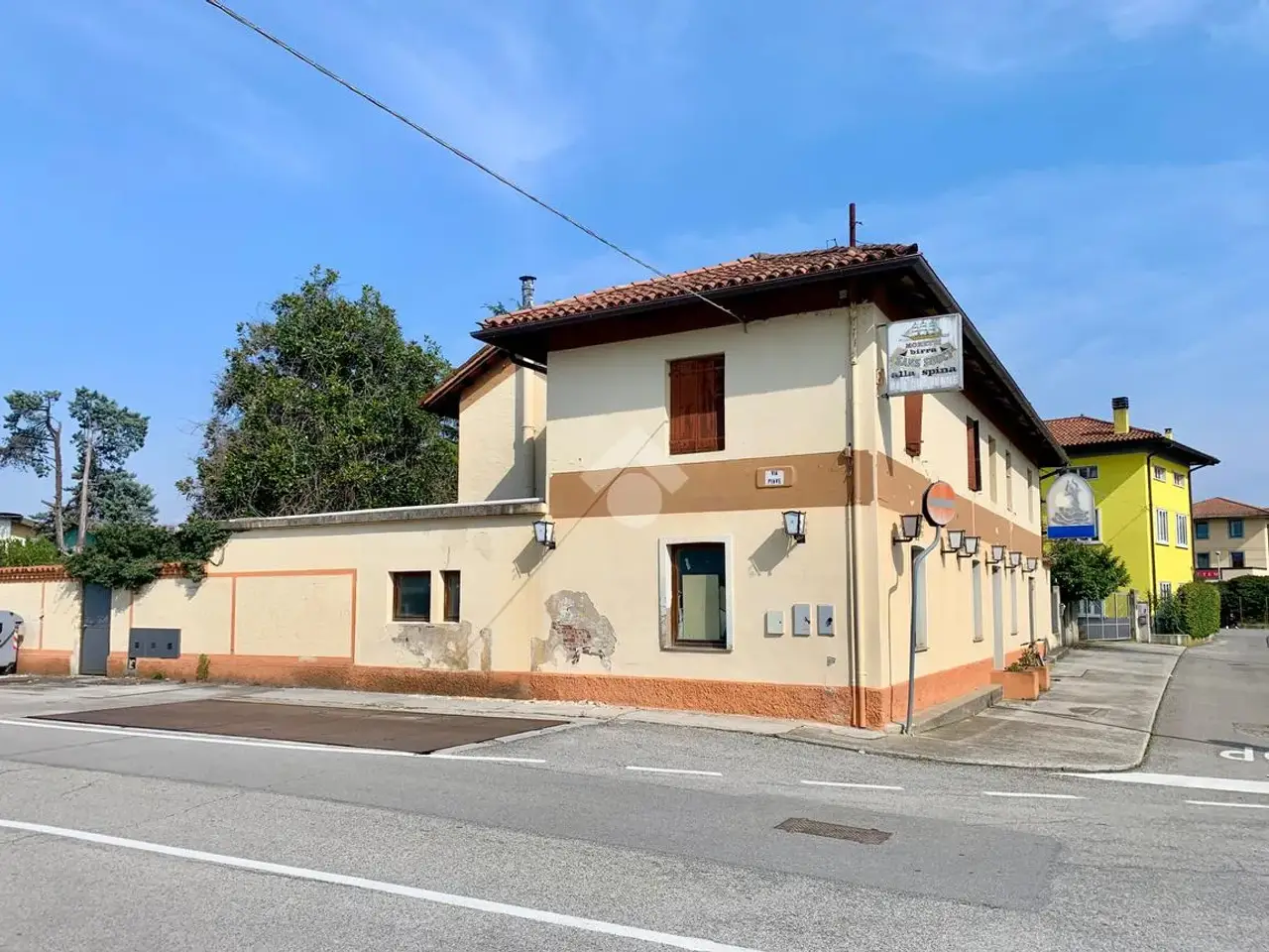 Palazzina commerciale in Via IV Novebre 6, Manzano, {3} - Foto 1