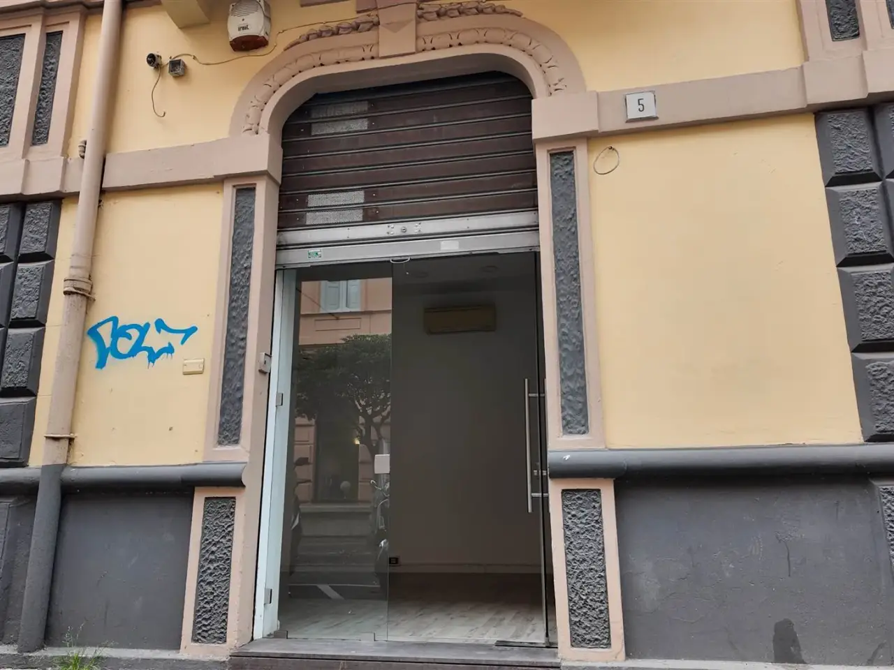 Negozio in Via Generale Armando Diaz, Salerno, {3} - Foto 1