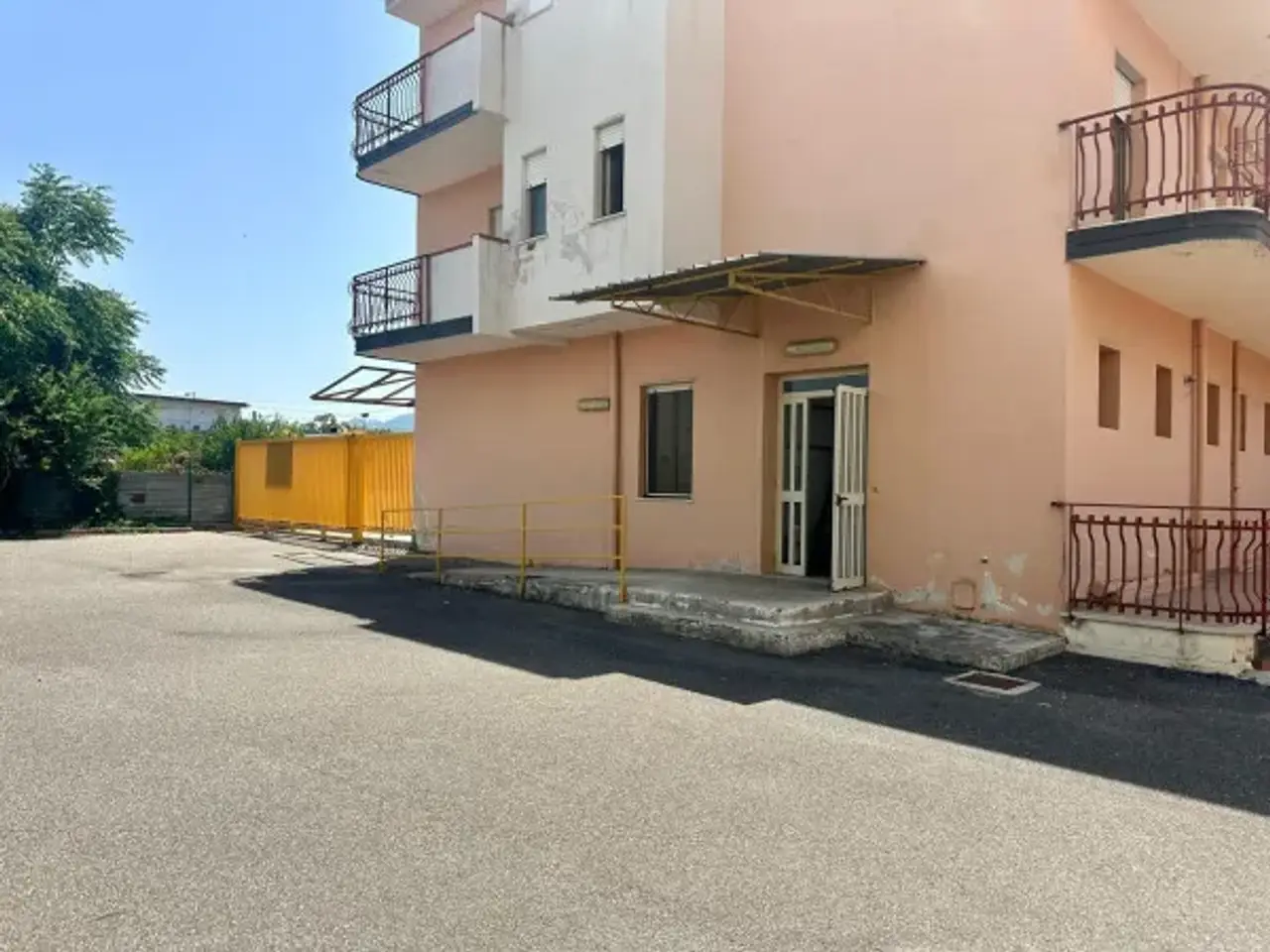 Negozio in Via Onorevole Antonino Pino Ballotta, Barcellona Pozzo di Gotto, {3} - Foto 1
