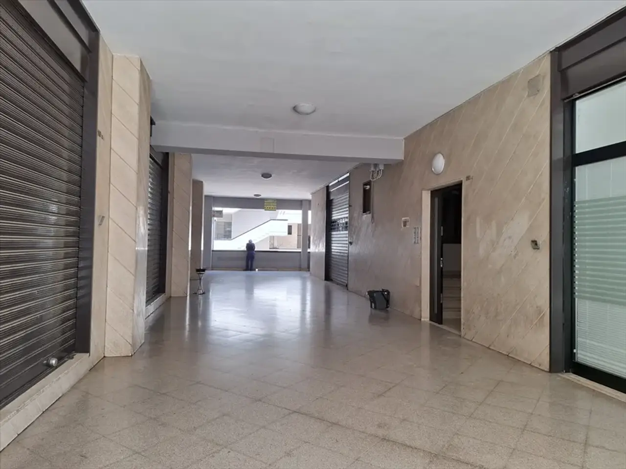 Ufficio in Viale della Repubblica 24/H, Modugno, {3} - Foto 2