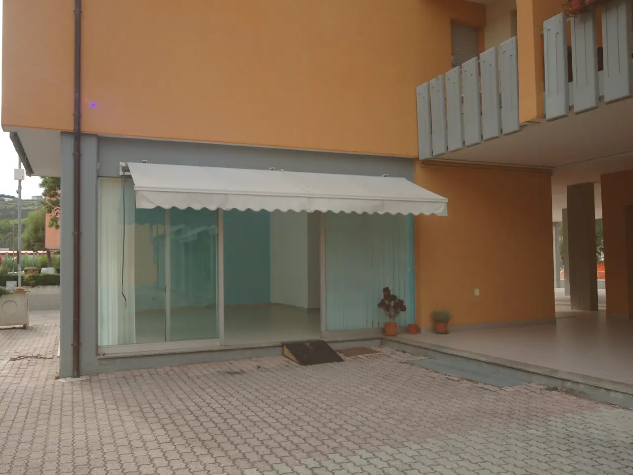Negozio in Via E. De Filippo, Martinsicuro, {3} - Foto 2