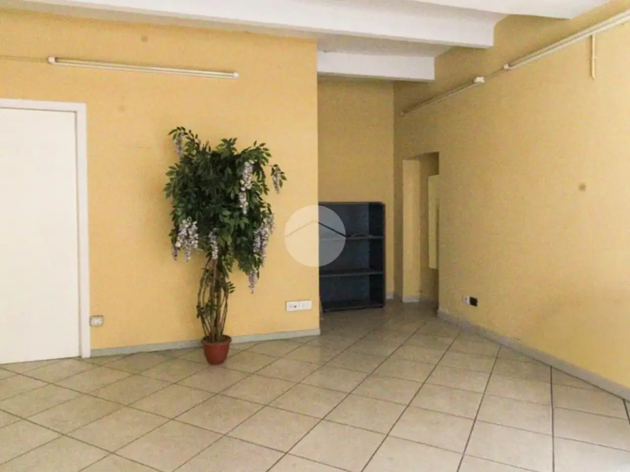 Negozio in Via Guglielmo Marconi 14, Castiglione Delle Stiviere, {3} - Foto 2