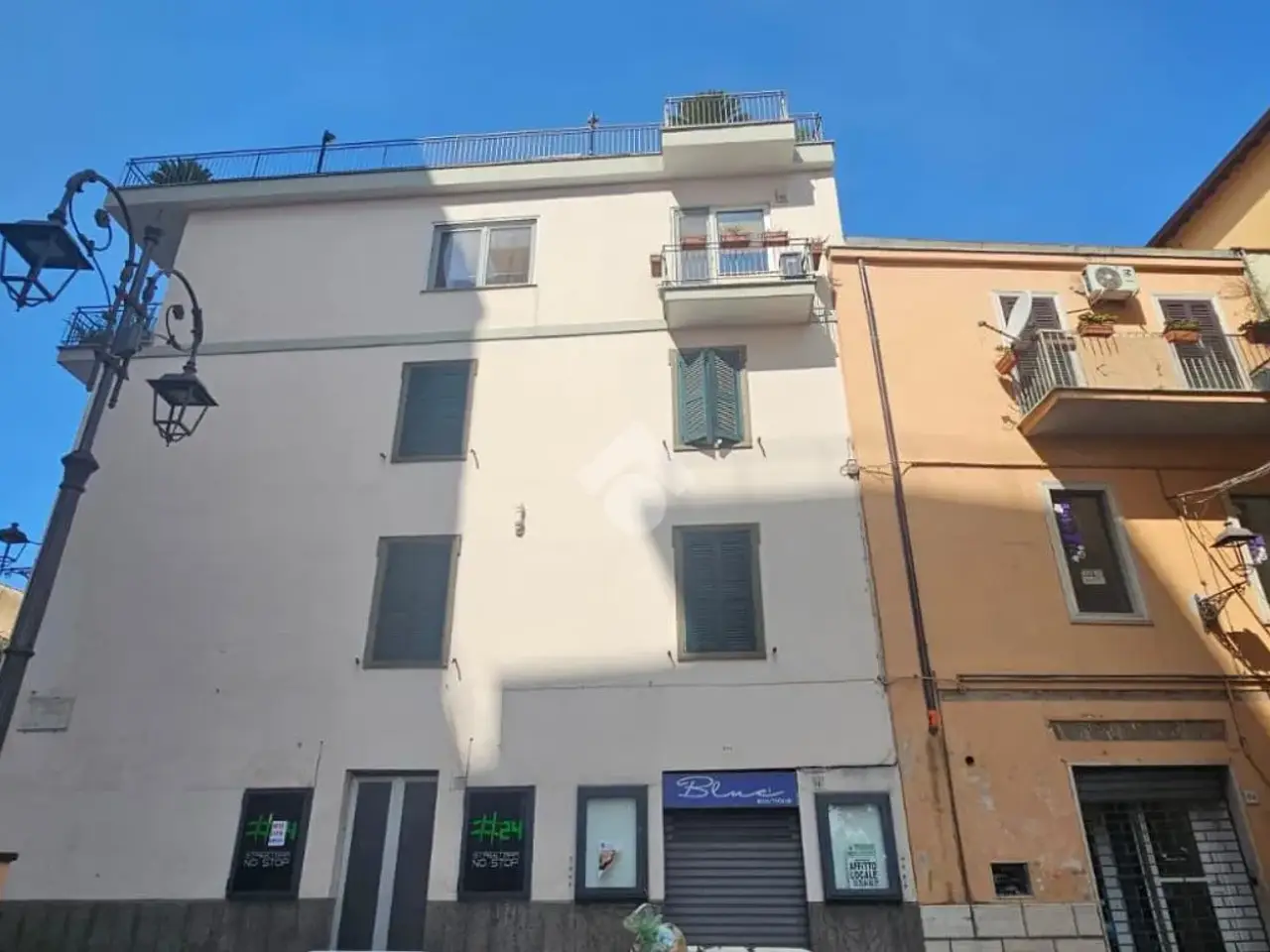Negozio in Via Menotti Garibaldi 96, Velletri, {3} - Foto 1
