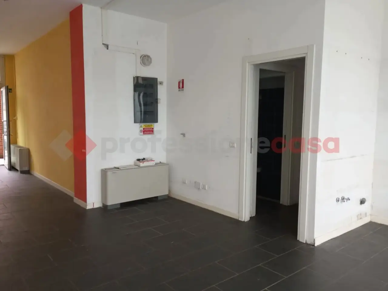 Negozio in Via Gabriele d'Annunzio, Firenze, {3} - Foto 2