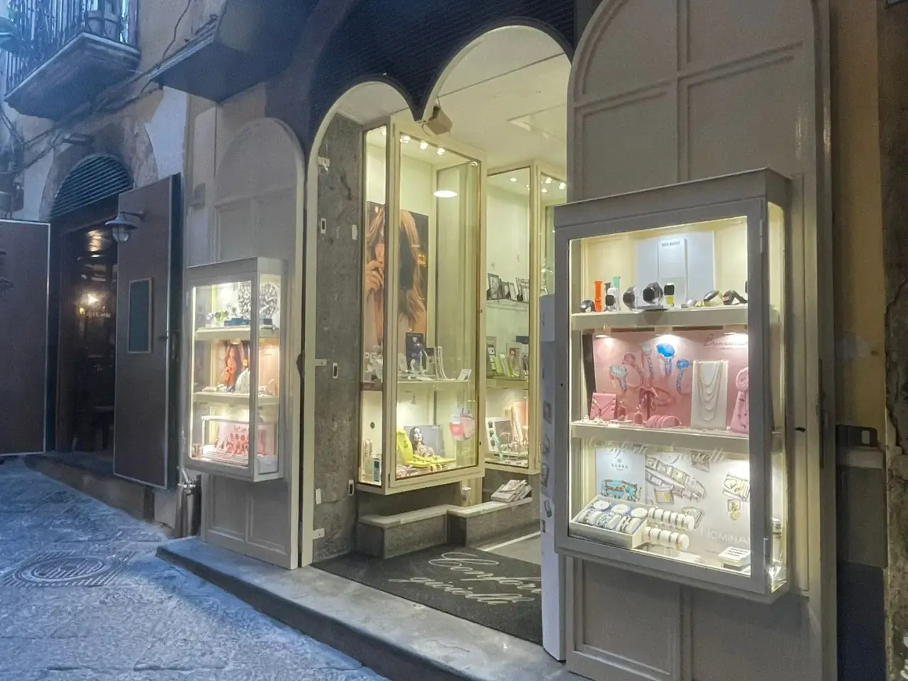 Negozio in Via Mercanti , Salerno, {3} - Foto 2