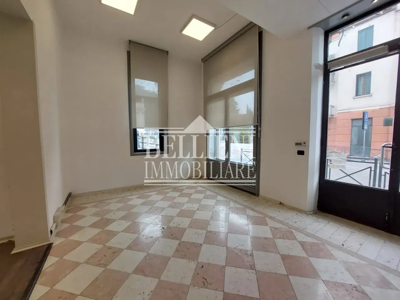 Negozio in Viale Risorgimento Nazionale, Vicenza, {3} - Foto 1