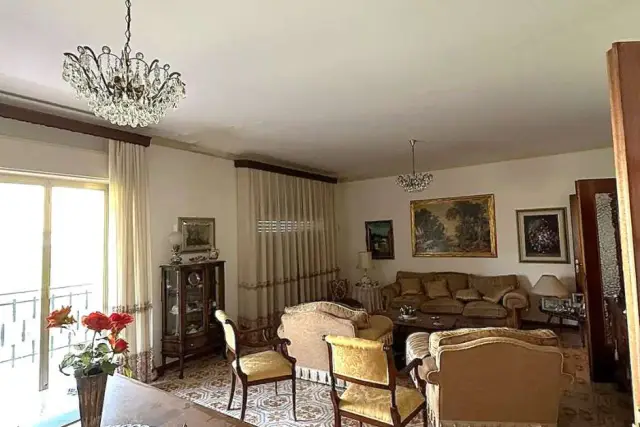 4-room flat in Piazza Giovanni Paolo II, Palermo - Photo 1