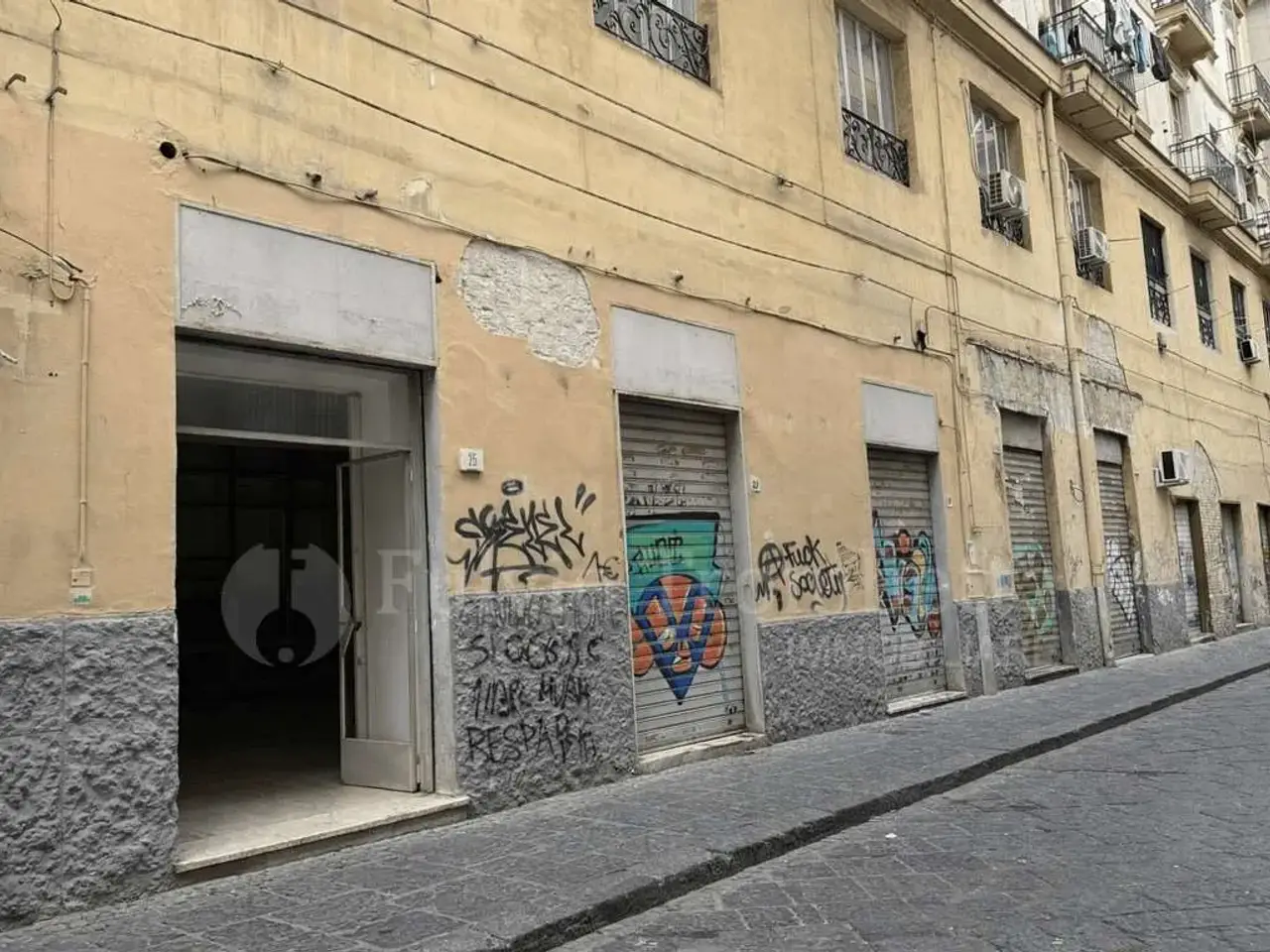 Negozio in Via Gregorio Mattei 25, 27. 29, Napoli, {3} - Foto 1