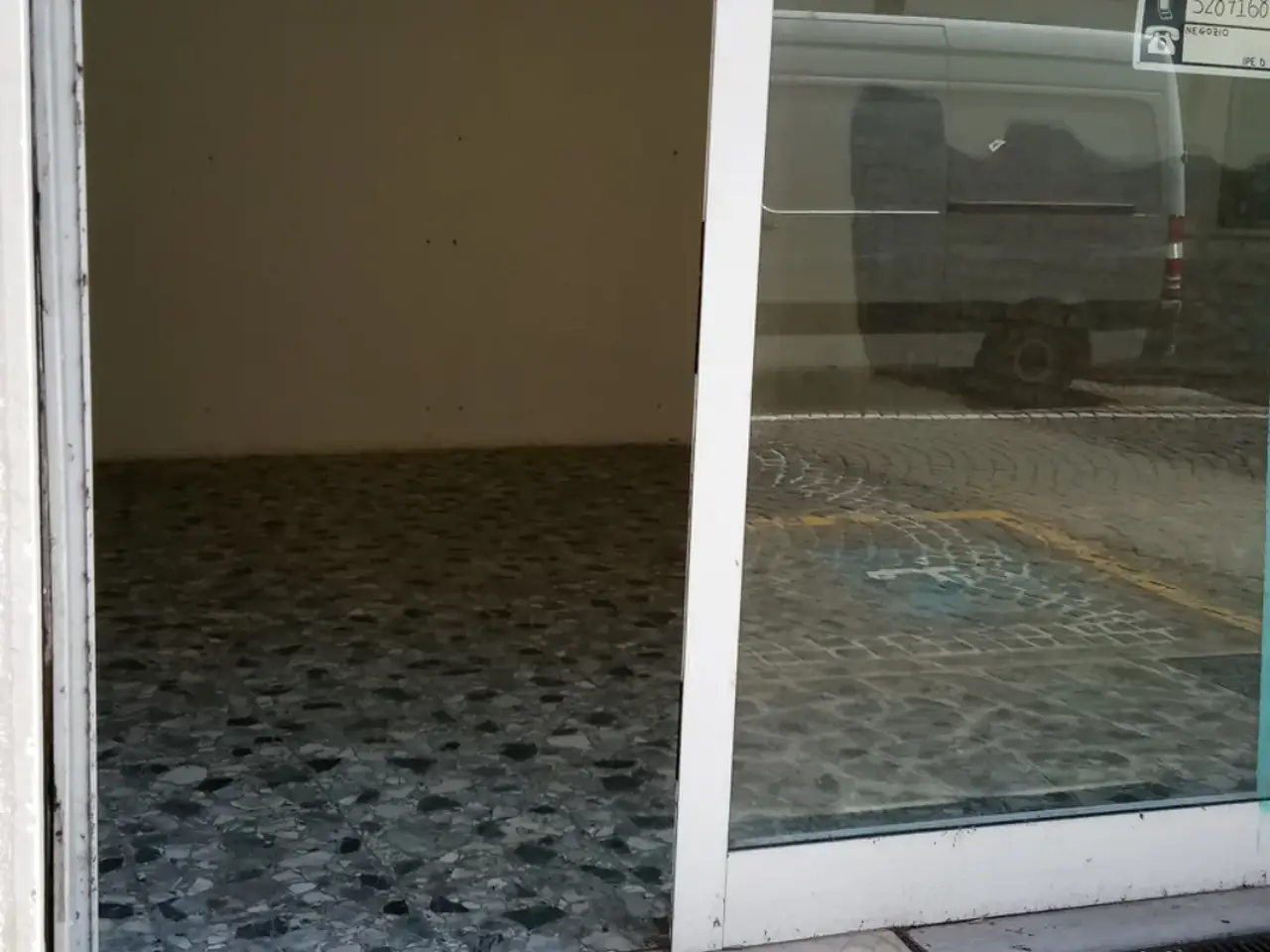 Negozio in Via Giovanni Chiassi 28, Mantova, {3} - Foto 2