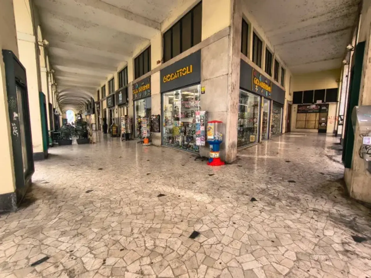 Negozio in Via delle Rosine 1, Torino, {3} - Foto 2