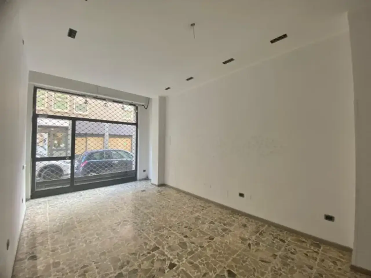 Negozio in Via Sant'Ambrogio 13, Voghera, {3} - Foto 2