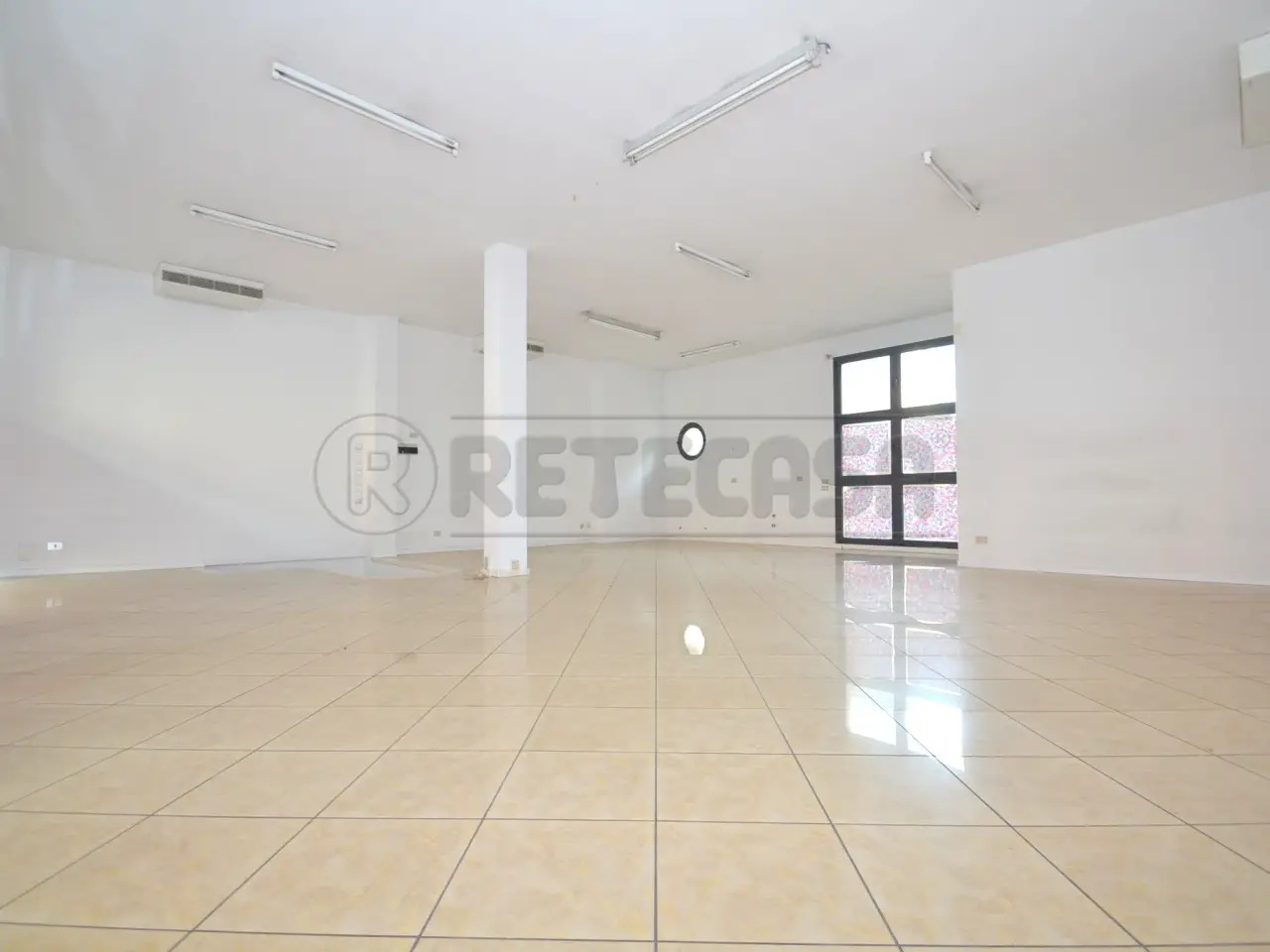 Palazzina commerciale in , Valdagno, {3} - Foto 2