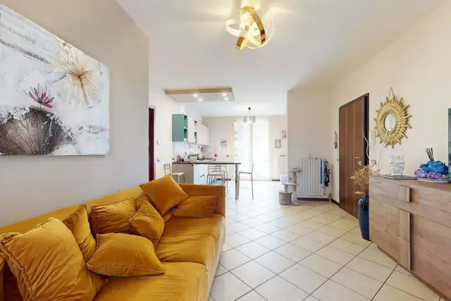 Vierzimmerwohnung in Via Circonvallazione, Mirandola - Foto 1