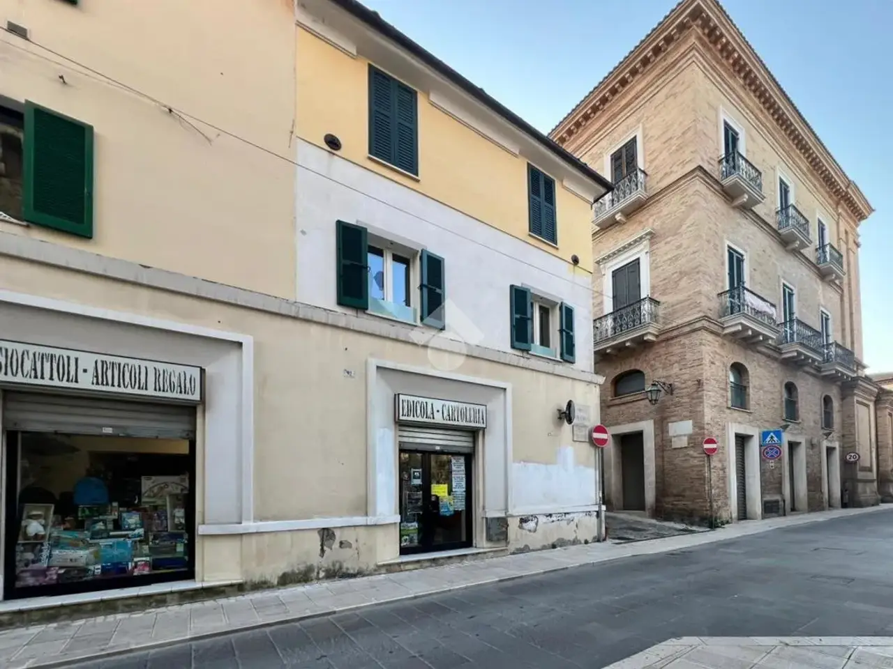 Negozio in Corso Giuseppe Garibaldi 77, Giulianova, {3} - Foto 2