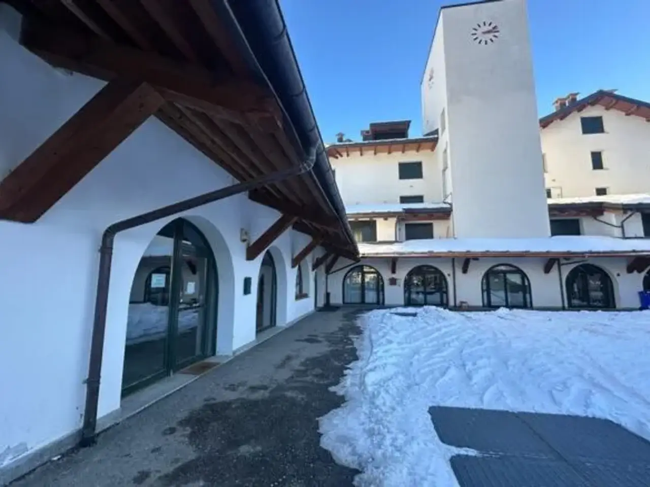 Locale commerciale in Piazza Agnelli, 3b, 10058 Sestriere To, Italia, Sestriere, {3} - Foto 2