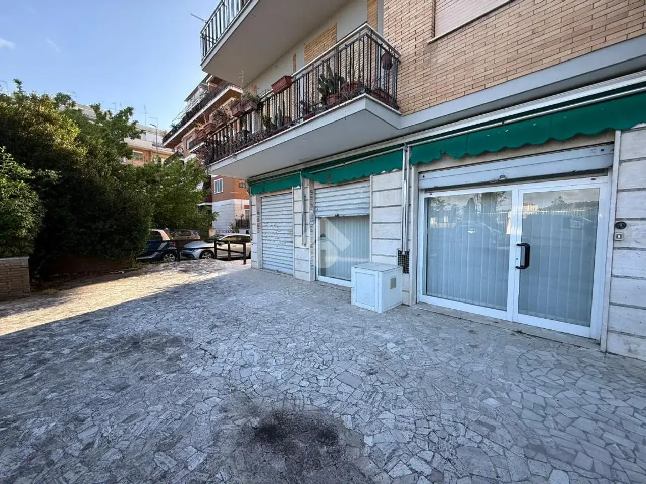 Negozio in Via Tommaso Silvestri 29, Roma, {3} - Foto 1