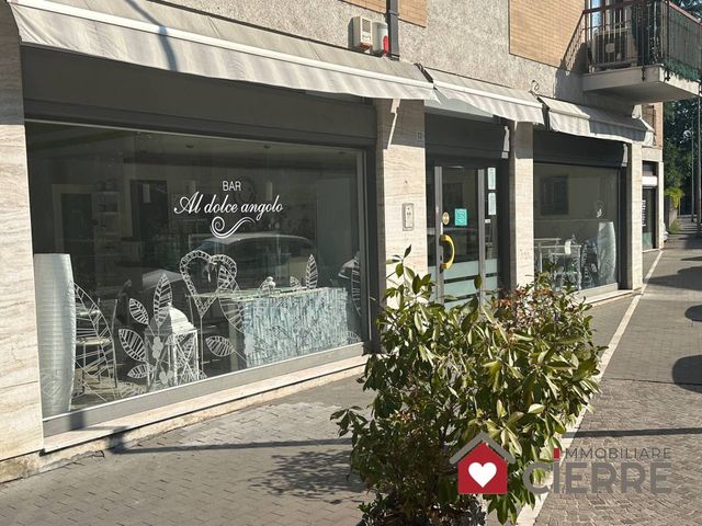 Shop in {3}, Via Francesco Petrarca - Photo 1