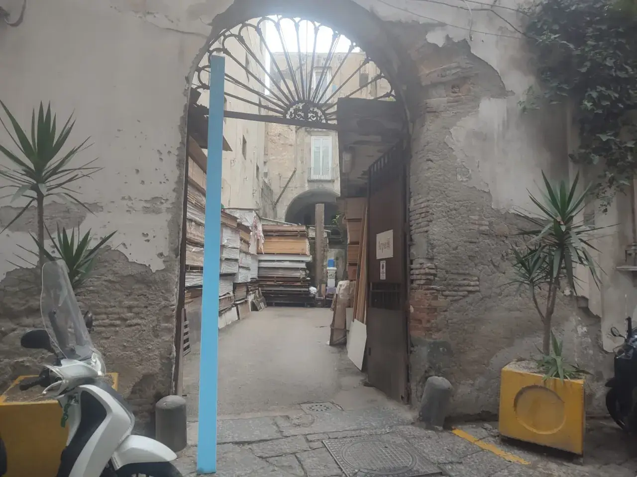 Capannone in Vico Santa Maria del Pozzo, Napoli, {3} - Foto 1