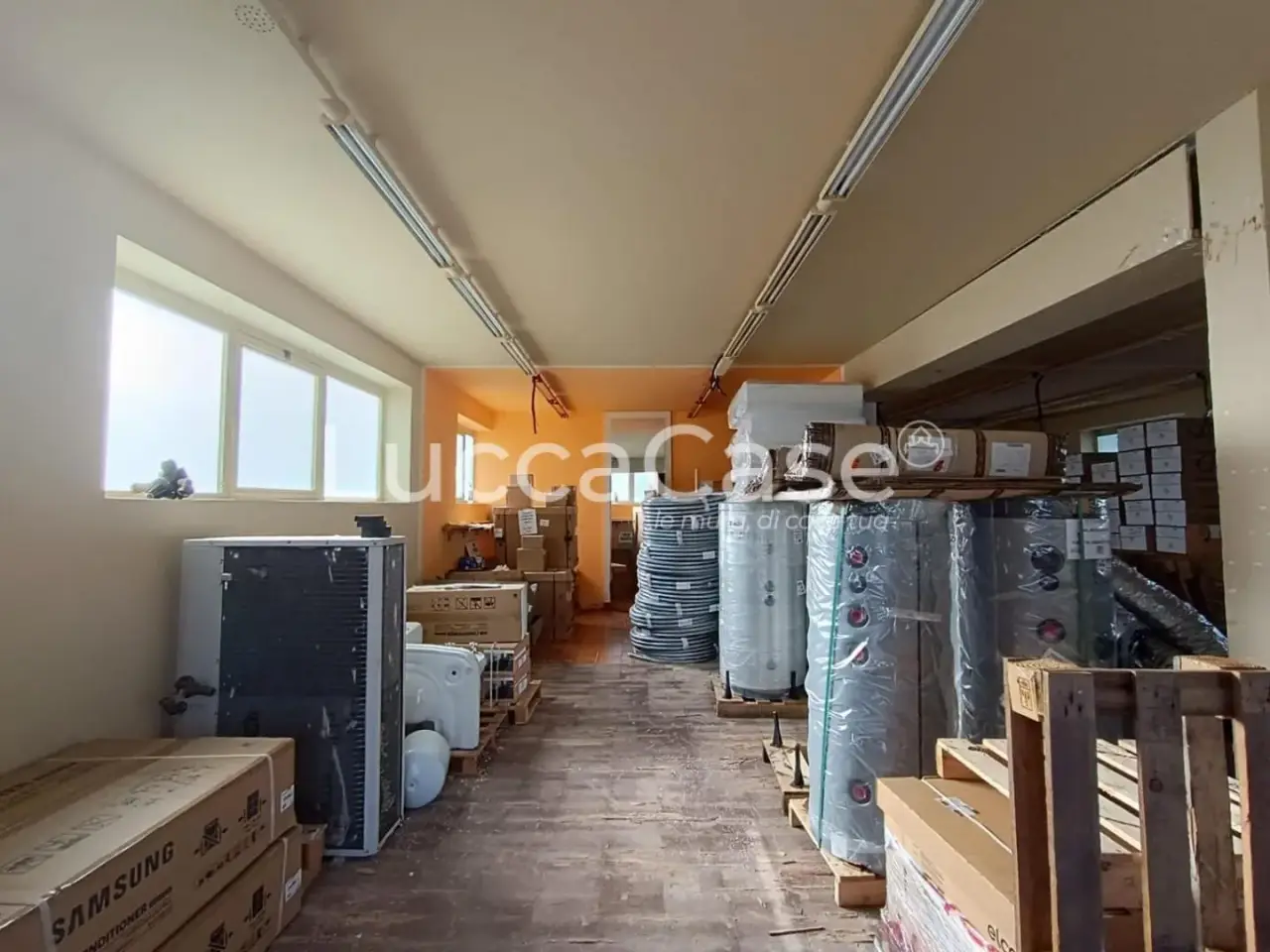 Locale commerciale in I Sottopoggio 55060, Capannori, {3} - Foto 1