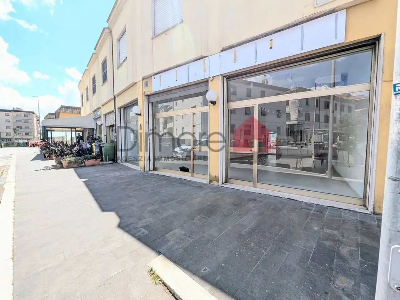 Negozio in Via Tirreno 1-3-5, Tarquinia, {3} - Foto 1