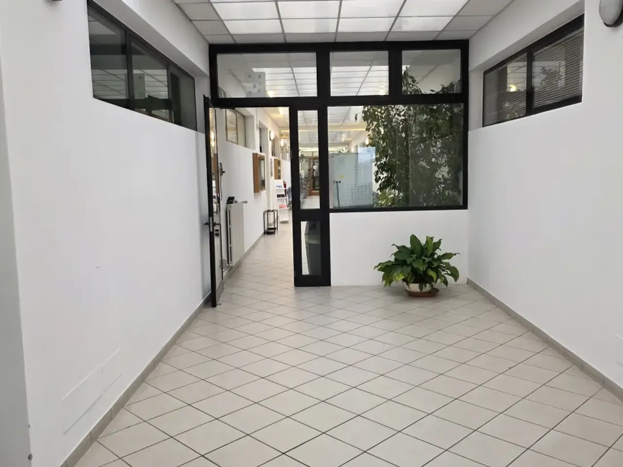 Ufficio in Viale dell'Industria, 74, Trissino, {3} - Foto 1