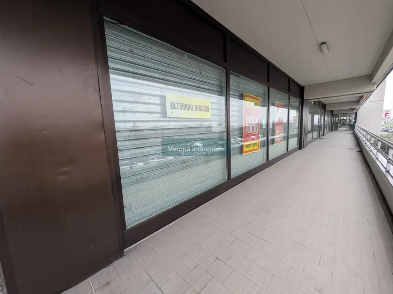Negozio in Viale del Lavoro, San Martino Buon Albergo, {3} - Foto 1