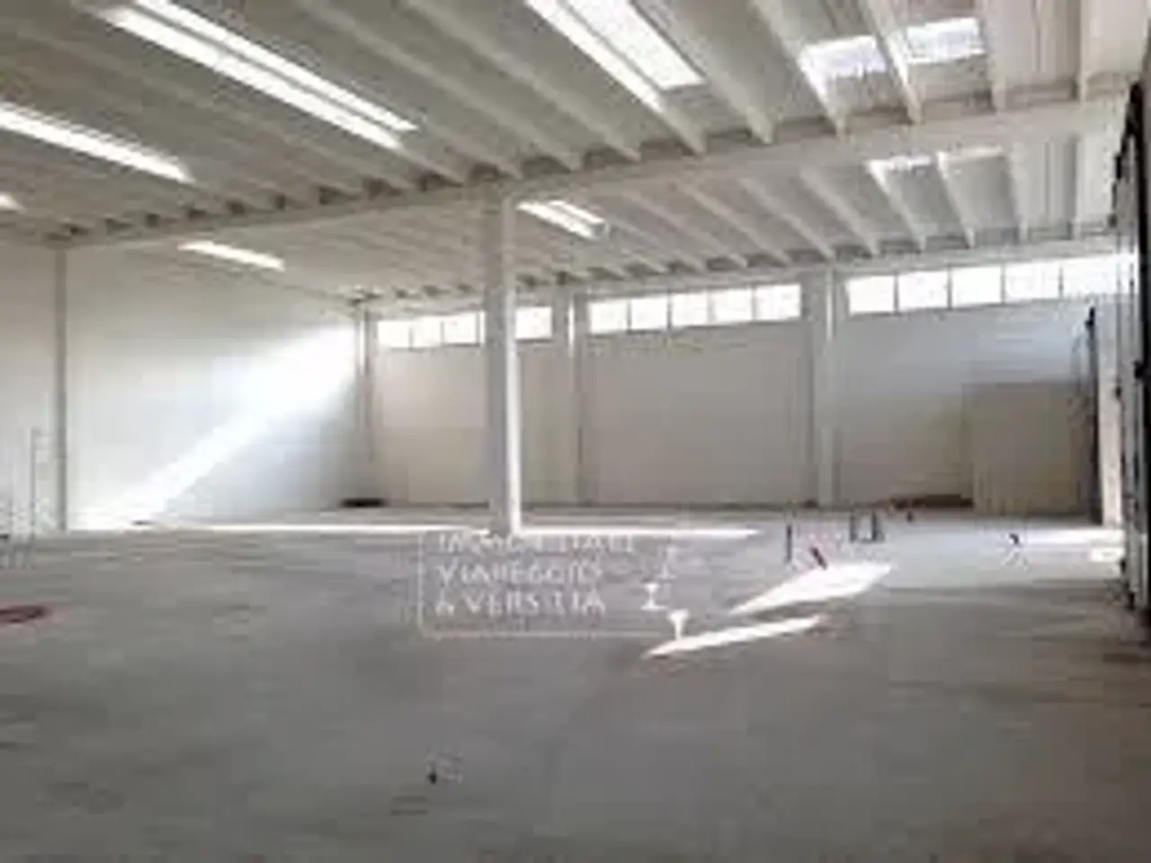 Magazzino in Via dei Metalmeccanici 78, Camaiore, {3} - Foto 1
