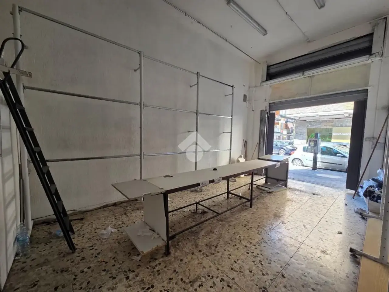 Negozio in Via Nicolò Garzilli 9, Napoli, {3} - Foto 2