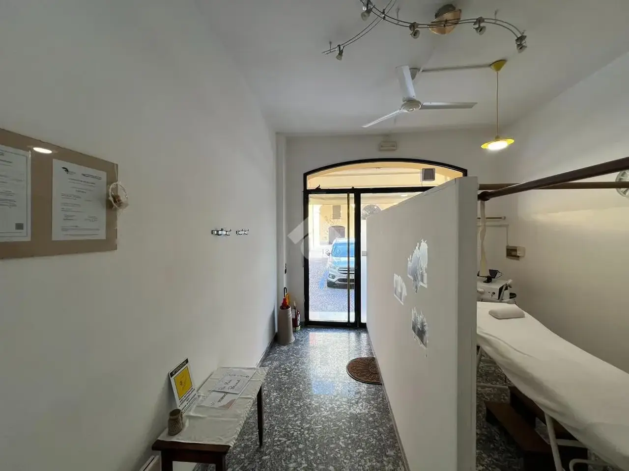 Negozio in Piazza Garibaldi 3, Correggio, {3} - Foto 1