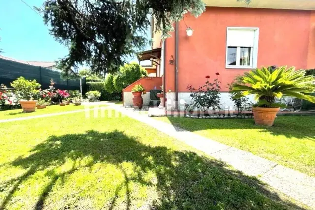 Four-family villa in Ia Marinella 1, Luni - Photo 1