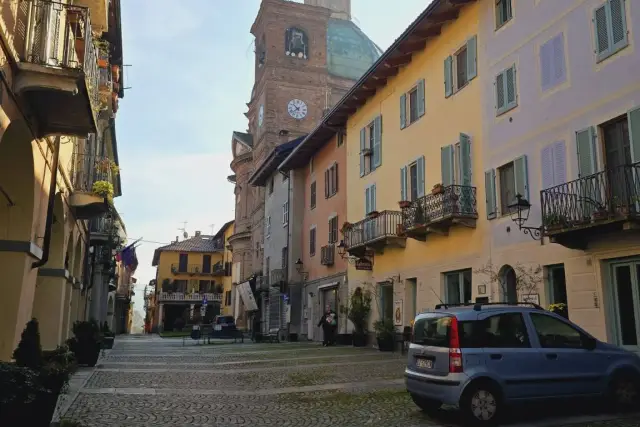 Negozio in Piazza Antonio Chiesa 1, Gassino Torinese - Foto 1