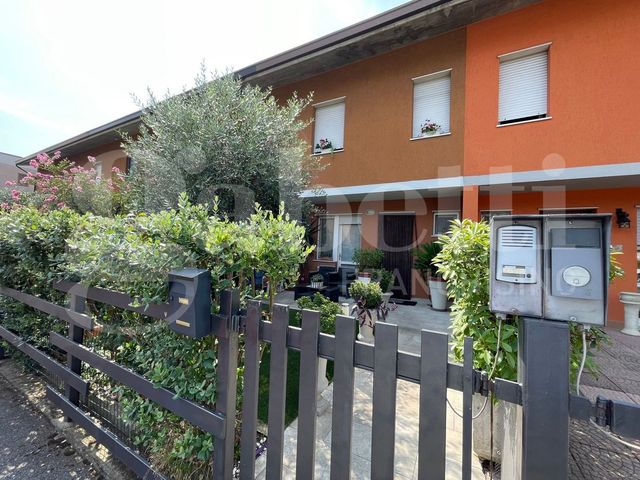 Terraced house in Via Salvo d'Acquisto  9, Cologne - Photo 1