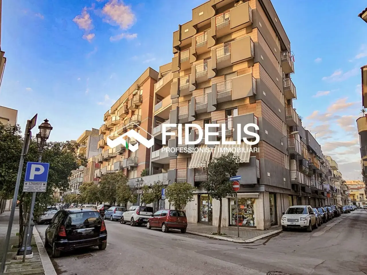 Negozio in Viale Don Luigi Sturzo 60, Andria, {3} - Foto 1