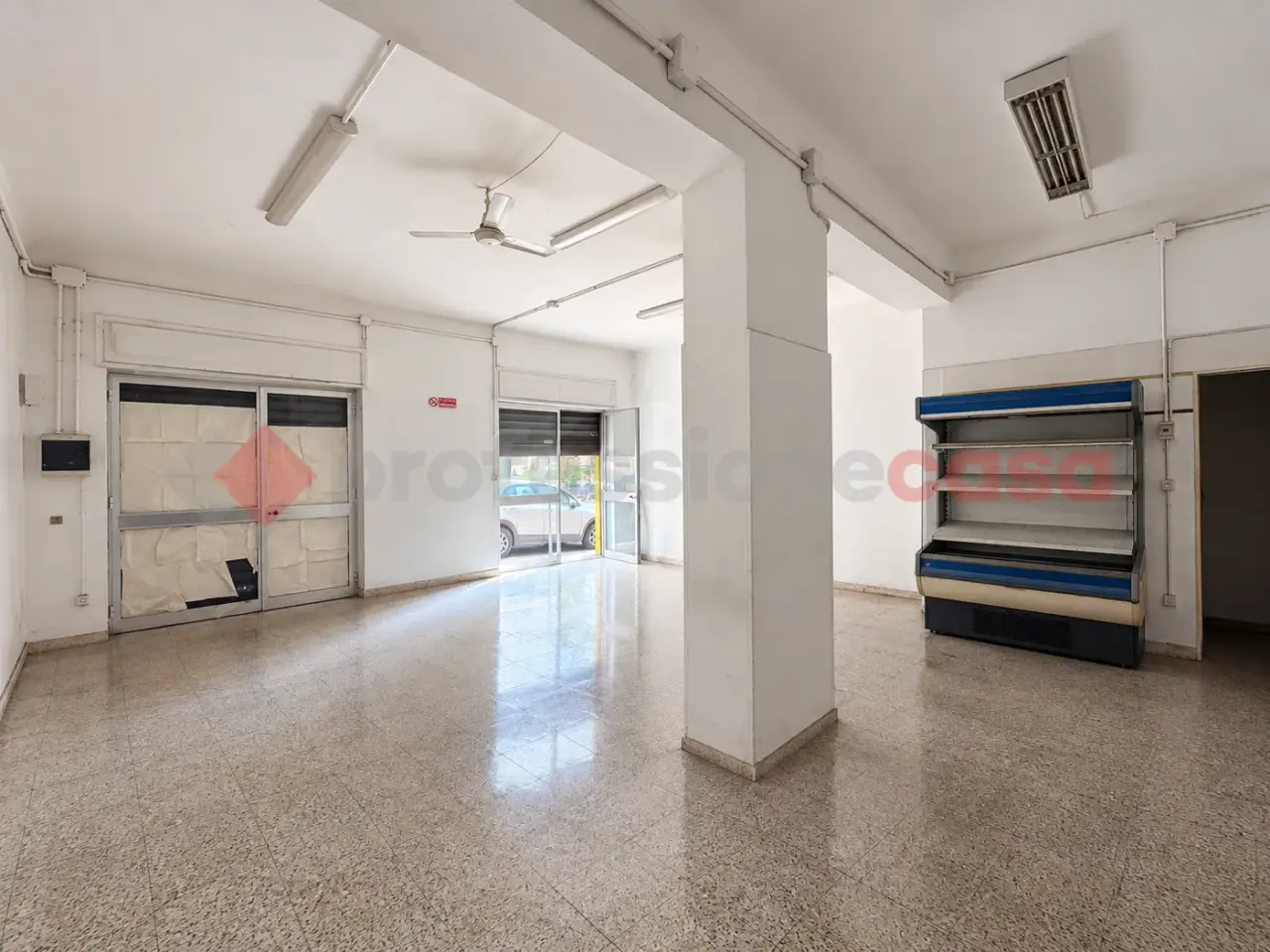 Negozio in Via Leonida 88/90, Taranto, {3} - Foto 1