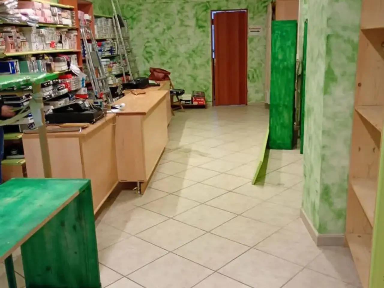 Esercizio commerciale in Via Nuova 29, Uta, {3} - Foto 1