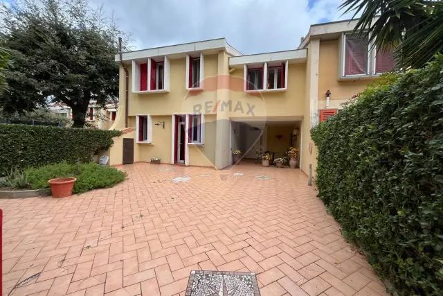 Villa a schiera in Via Aurelia Nord 68, Cecina - Foto 1