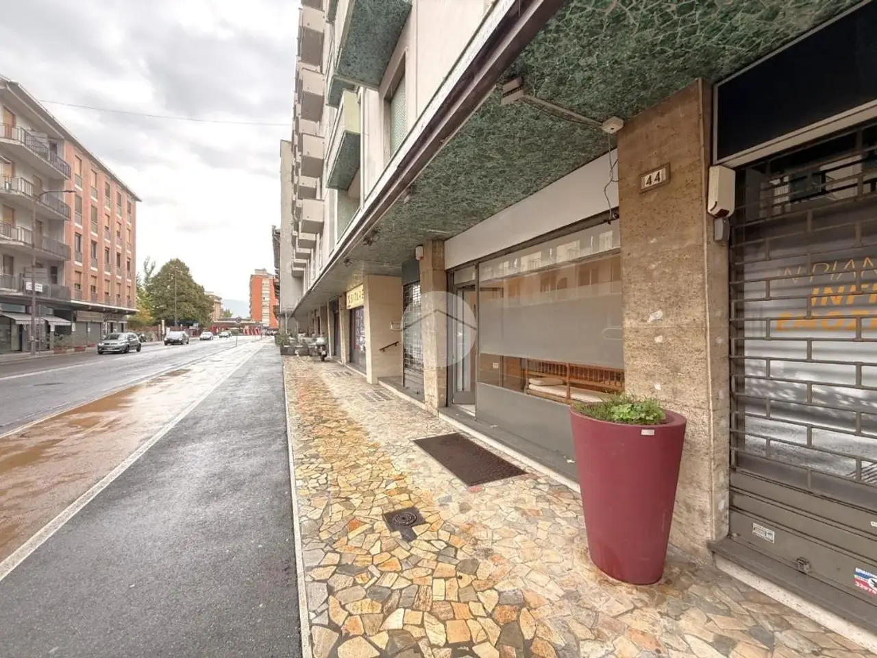 Negozio in Corso Massimo d'Azeglio 44, Ivrea, {3} - Foto 2