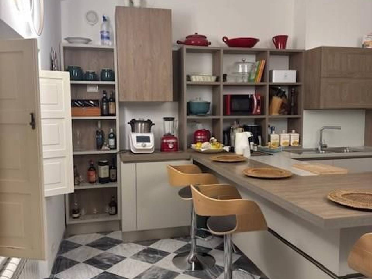 appartamento in vendita a Carrara in zona Marina di Carrara