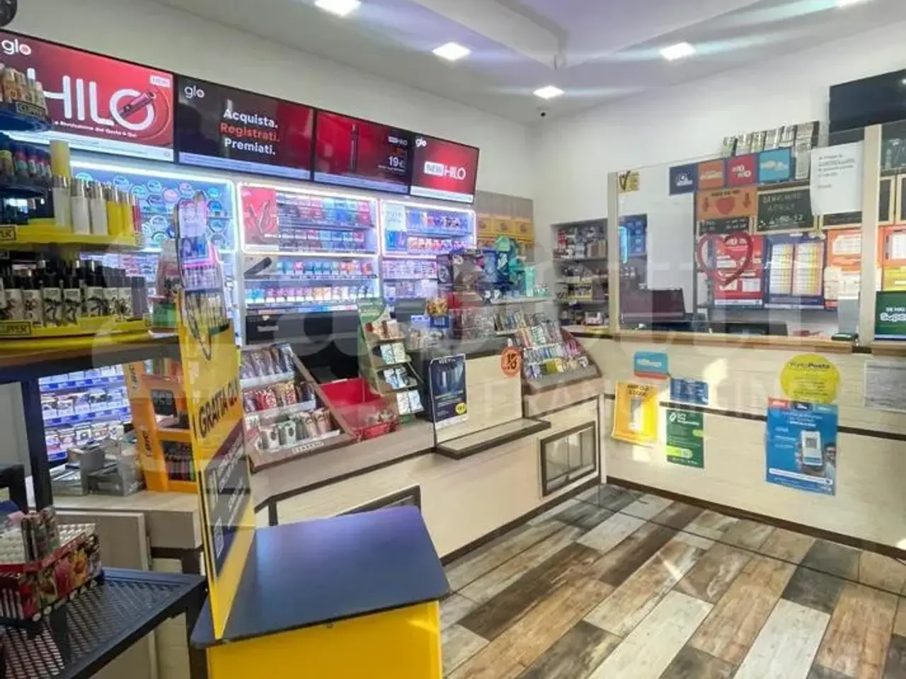 Esercizio commerciale in Viale Colli Aminei, Napoli, {3} - Foto 2