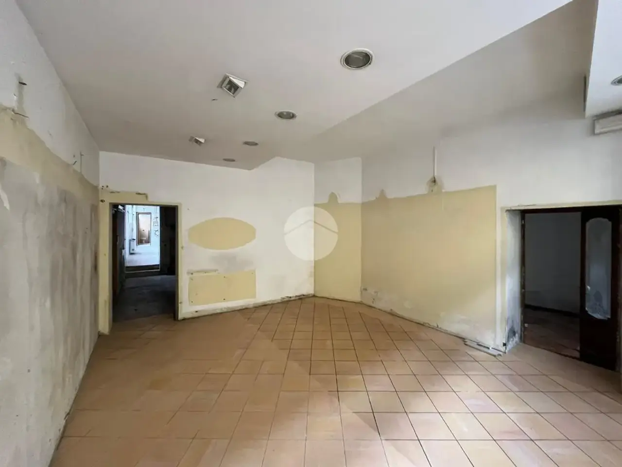 Negozio in Via Giuseppe Garibaldi 27, Castiglione Delle Stiviere, {3} - Foto 2
