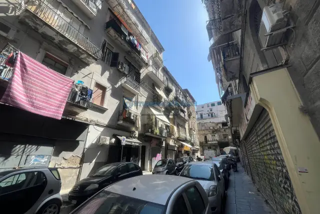 Shop in Via Giacomo Savarese, Napoli - Photo 1